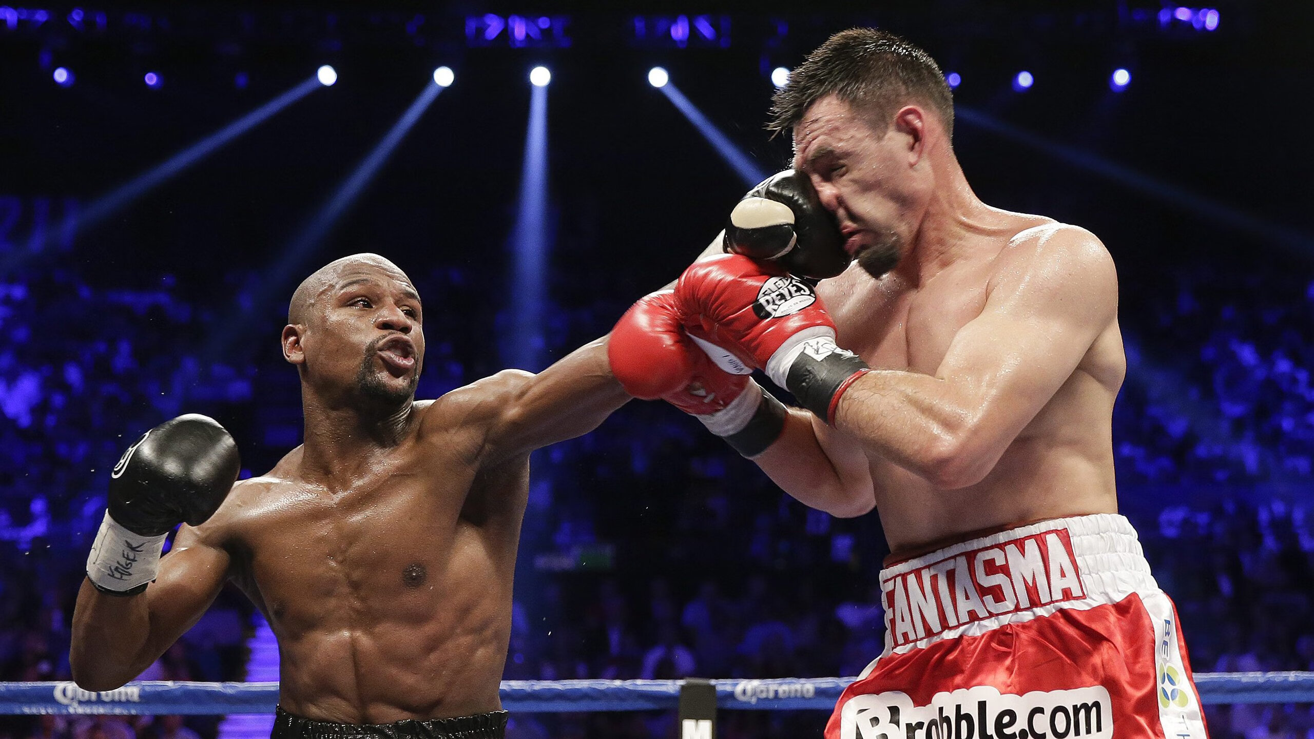 他在季后赛中多次献出“惊天盖帽”，帮助球队完成“零封”对手！