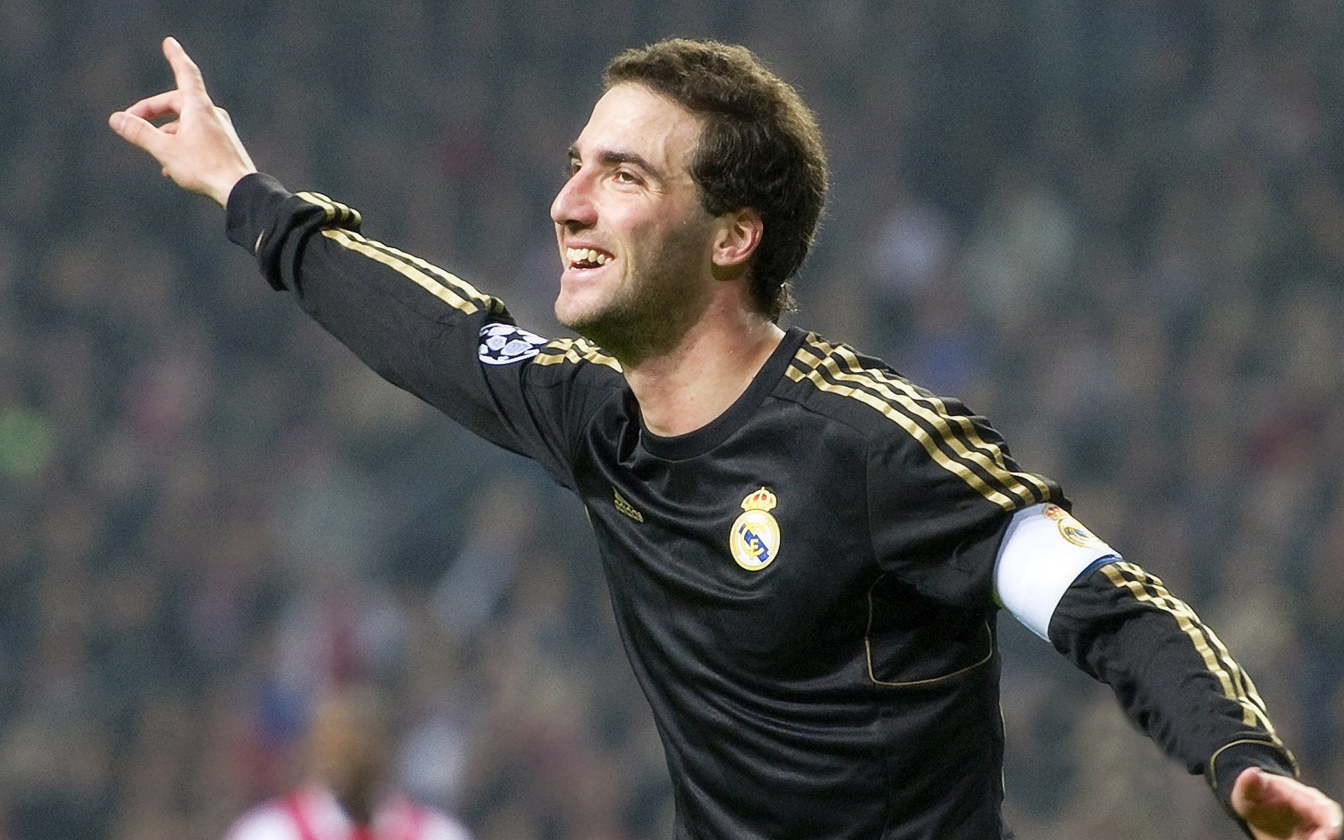 裁判新规持续优化，打造更公平的比赛环境，裁判宣布比赛结果